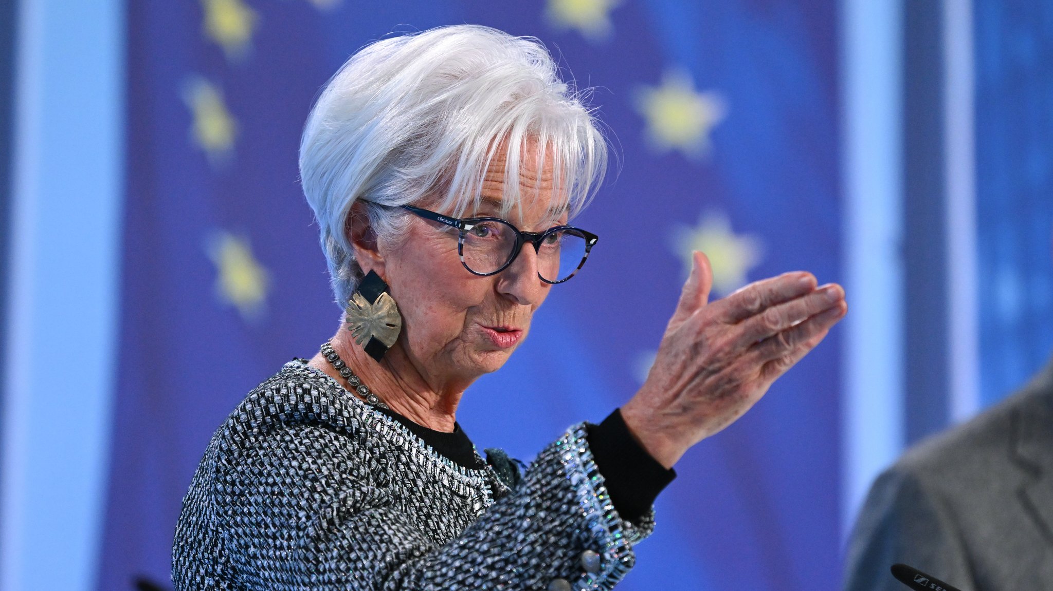 Christine Lagarde, Präsidentin der Europäischen Zentralbank (EZB), spricht während der Pressekonferenz. Europas oberste Währungshüter haben in ihrer turnusmäßigen Sitzung erneut die Zinsen im Euroraum gesenkt.