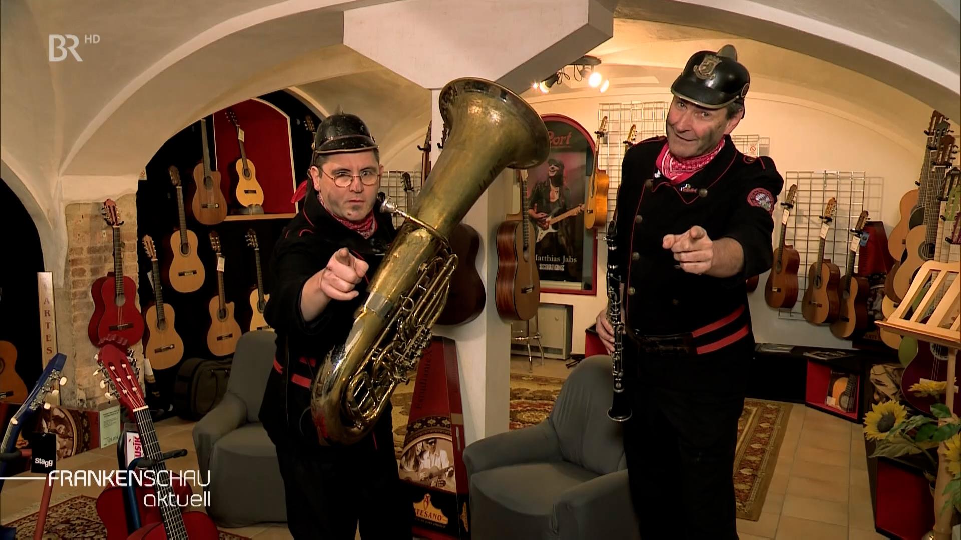 Zwei Musiker der Altneihauser Feuerwehrkapelln