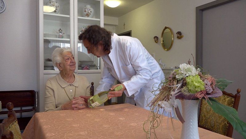 Rosa Schmauß ist 101 Jahre alt und noch immer topfit. | Bild: BR Rosa Schmauß ist 101 Jahre alt und noch immer topfit.