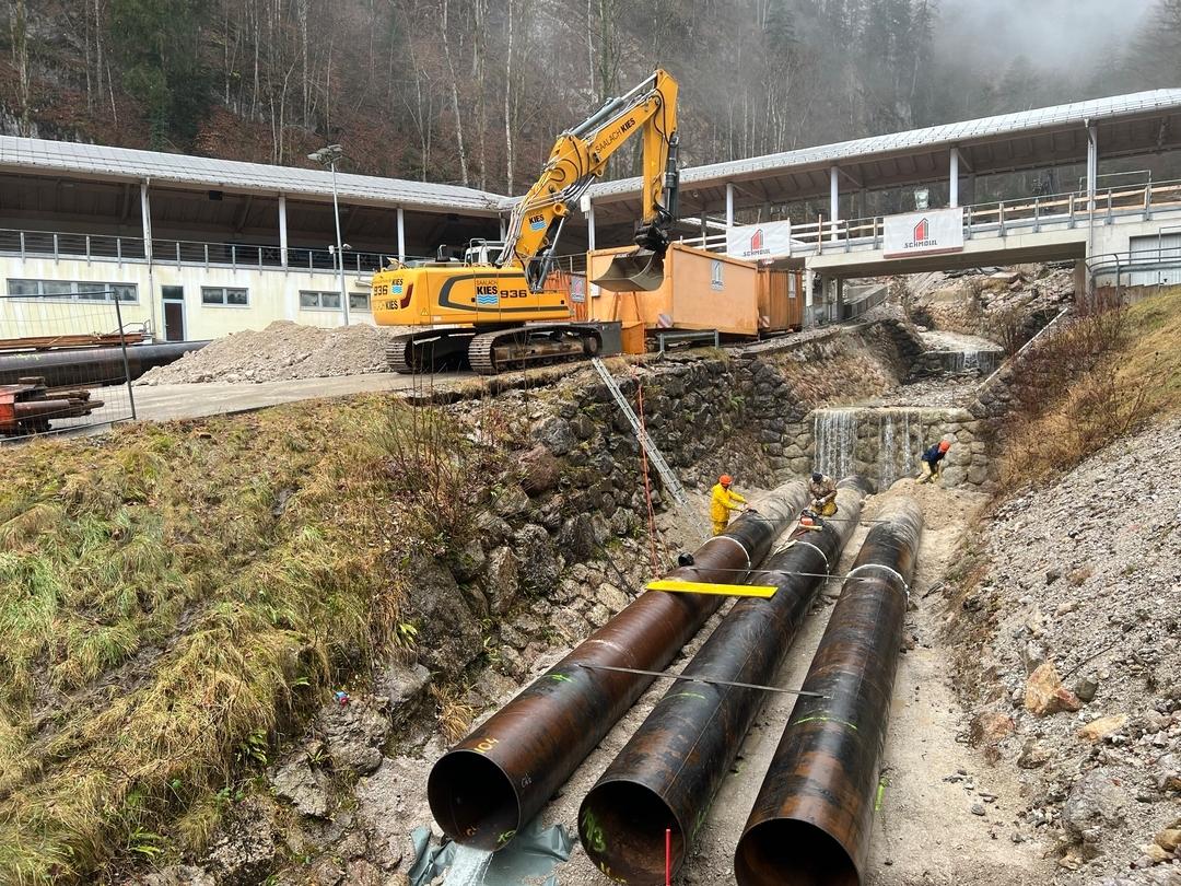 2021 wurde die Bob- und Rodelbahn am Königssee von einem Unwetter zerstört. So sah es im Dezember 2024 aus, als man mit dem Wiederaufbau begann.