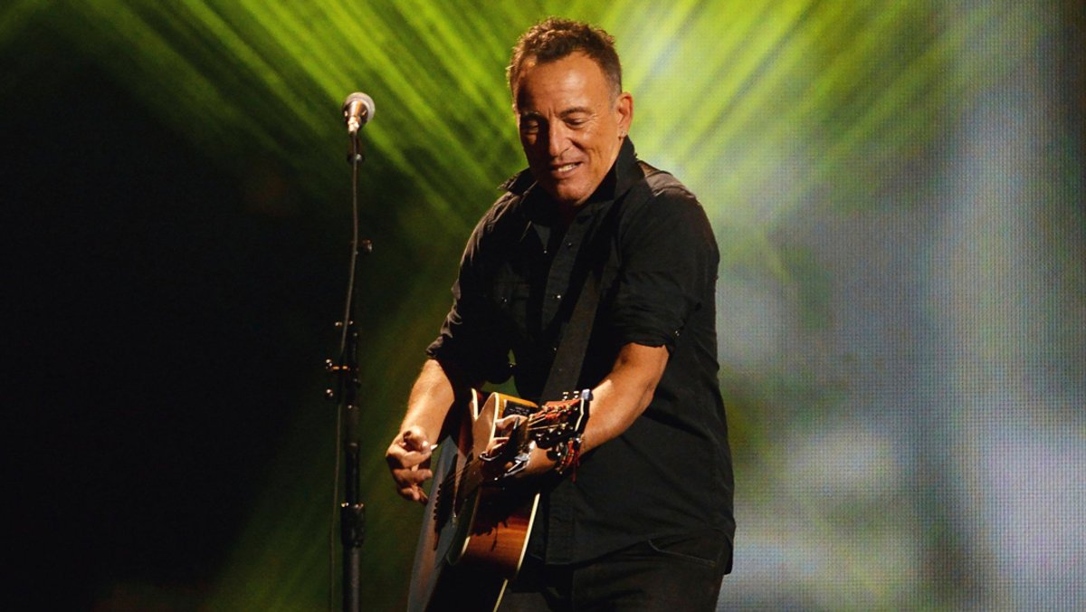 30.09.2017, Kanada, Toronto: US-Sänger Bruce Springsteen singt während der Abschlussveranstaltung der Invictus Games. 