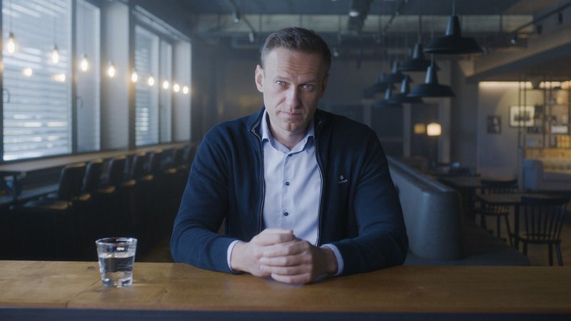 Verstummt nicht, auch wenn ihm mehrfach nach dem Leben getrachtet wurde: "Nawalny" (Filmszene).