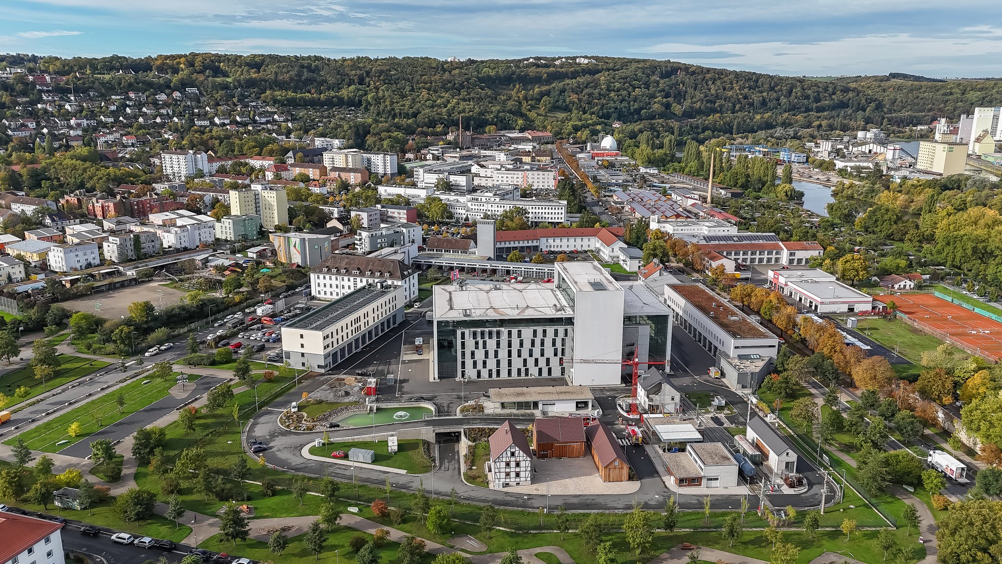 Luftbild von der Staatlichen Feuerwehrschule Würzburg