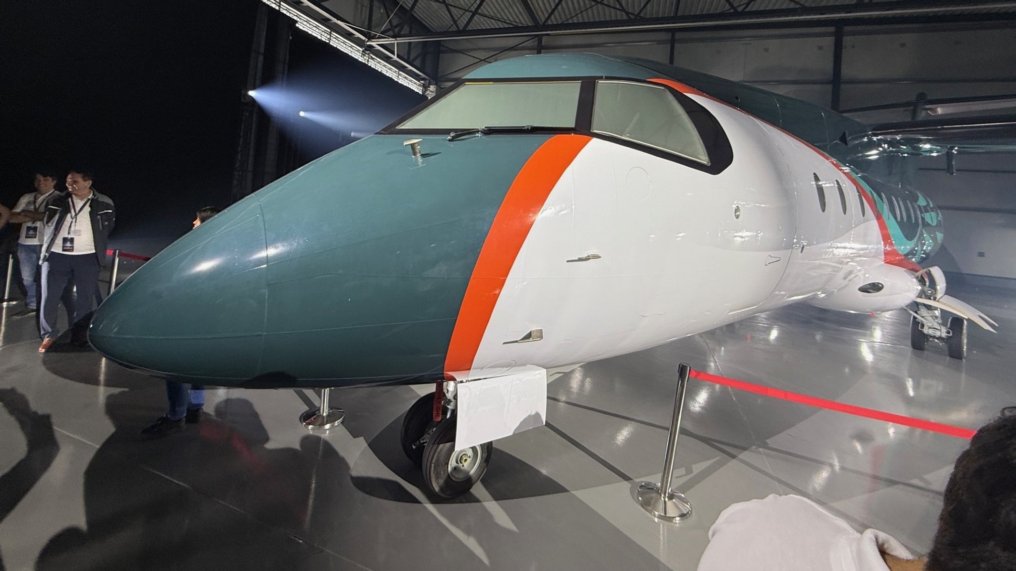 Flugzeug im Hangar in Oberpfaffenhofen