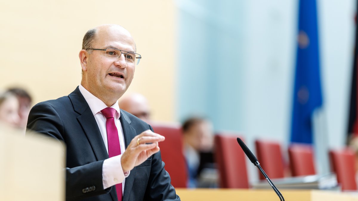 Steuererklärung viel einfacher – Füracker will App schon 2026