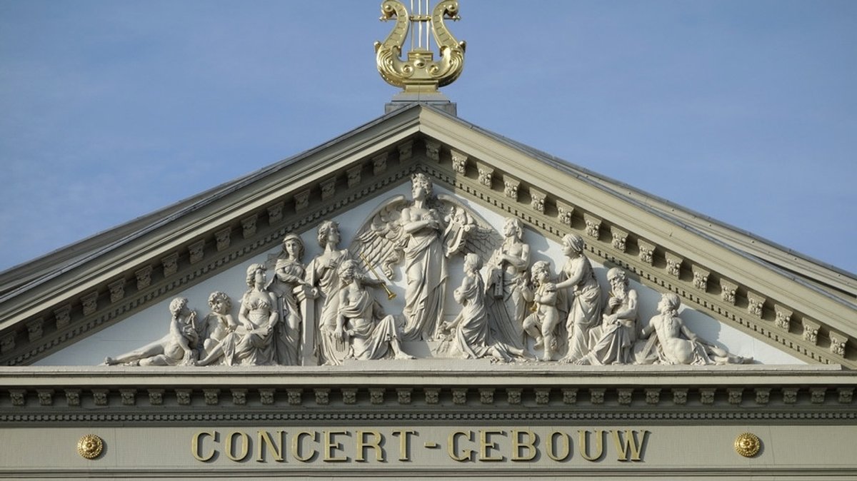 Giebel des Amsterdamer Concertgebouw