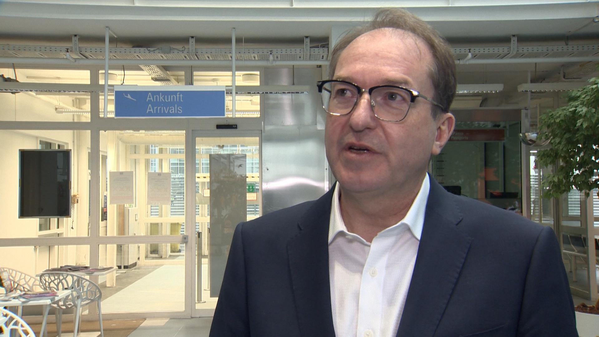  Innenminister Dobrindt begrüßt den Gesetzentwurf.