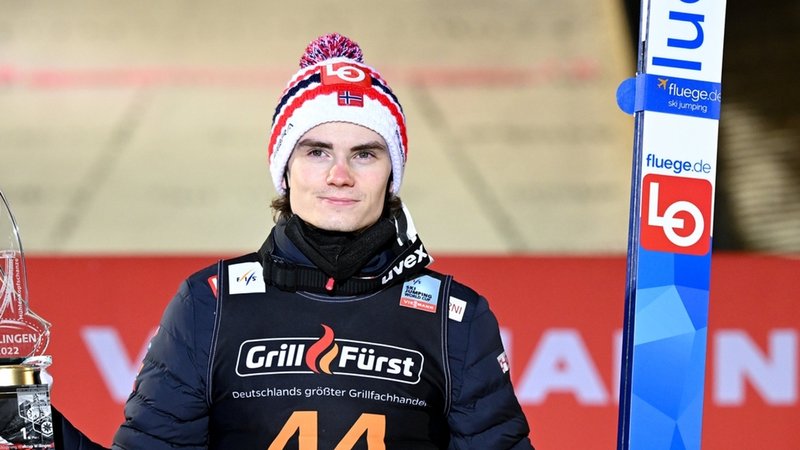 Hier noch in Willingen und zurzeit in Galaform: Skiflug-Weltmeister Marius Lindvik aus Norwegen.