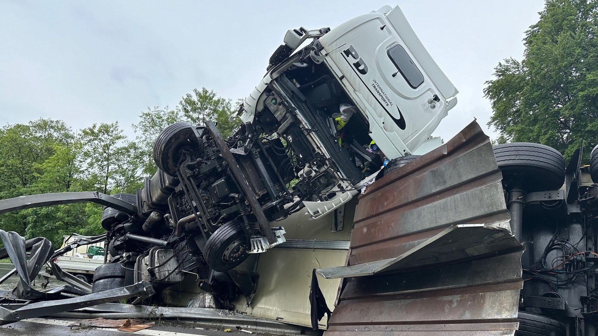 A8 am Irschenberg nach Lkw-Unfall wieder freigegeben