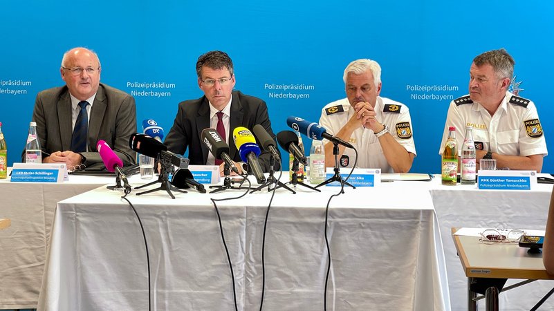 Pressekonferenz in Straubing mit Polizei und Staatsanwaltschaft. | Bild: BR / Nico Angerstorfer Pressekonferenz in Straubing mit Polizei und Staatsanwaltschaft.