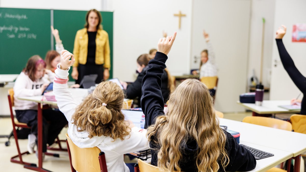 Lehrermangel: Studierende halten Unterricht am Laufen
