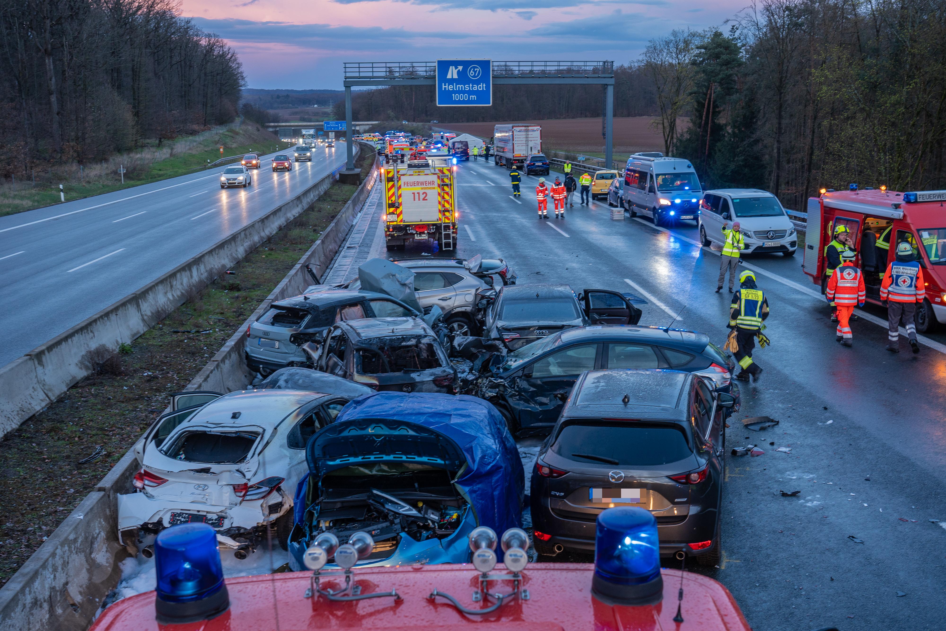 Massenkarambolage auf der A3 bei Helmstadt