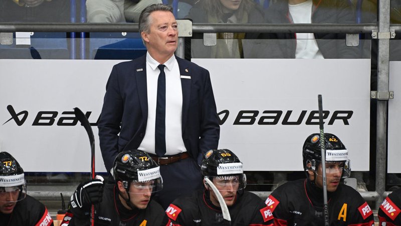 Bundestrainer Harold Kreis hinter seinen Spielern | Bild: dpa-Bildfunk/Angelika Warmuth Bundestrainer Harold Kreis hinter seinen Spielern