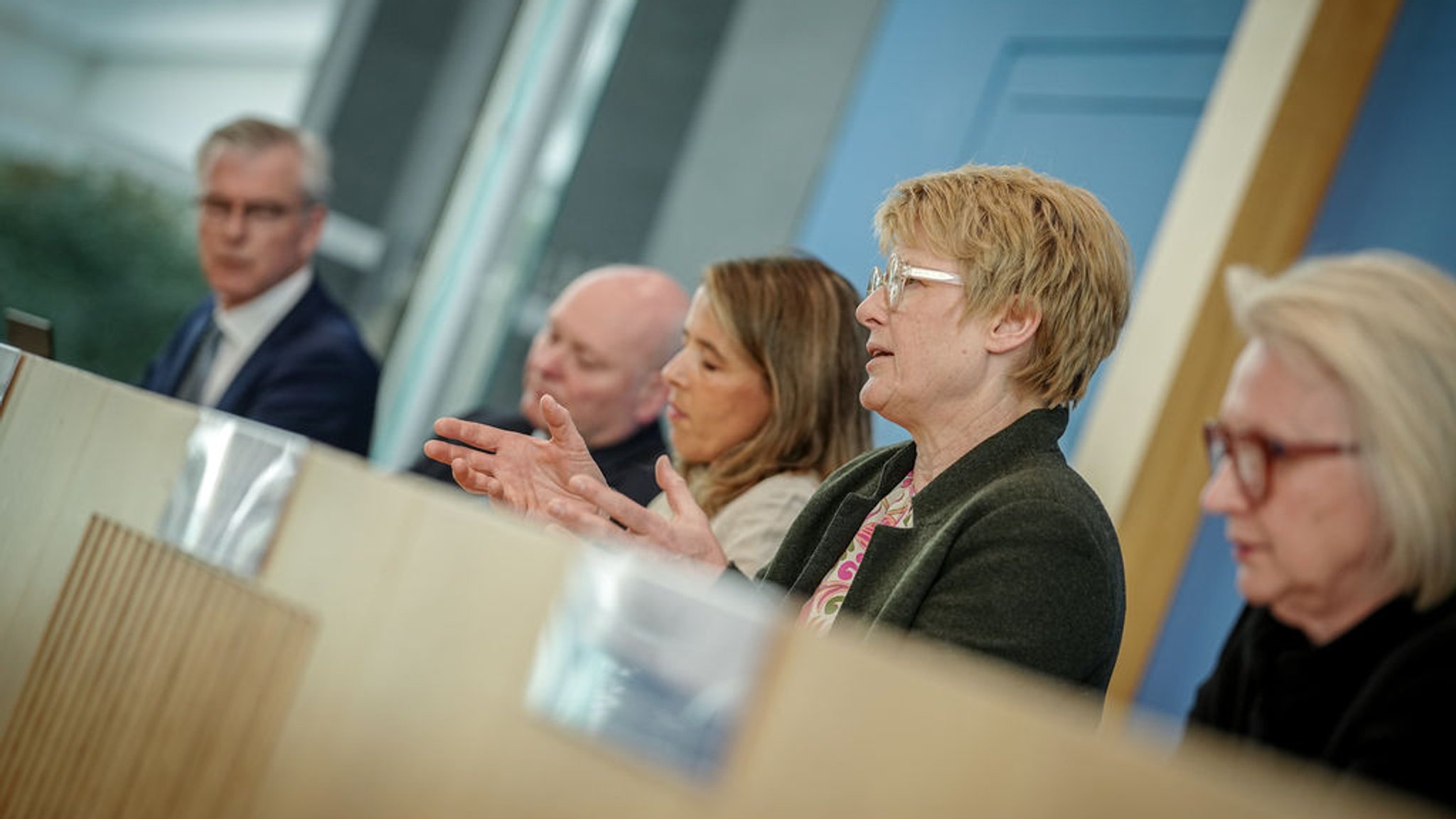 Wirtschaftsweise gegen eine Pressekonferenz. (Archivbild)