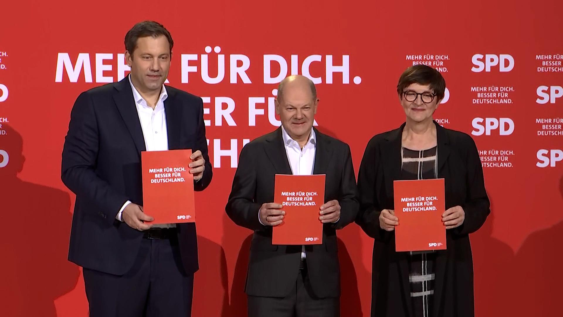 Lars Klingbeil, Olaf Scholz und Saskia Esken bei der Vorstellung des Entwurfs für das SPD- Wahlprogramm für die Bundestagswahl 2025.