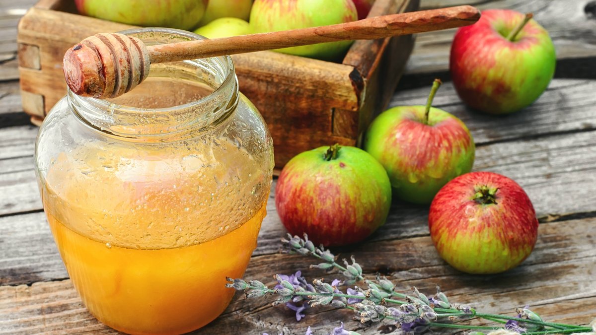 Mit Äpfeln, Honig und Wein wird traditionell das jüdische Neujahrsfest eingeläutet. 