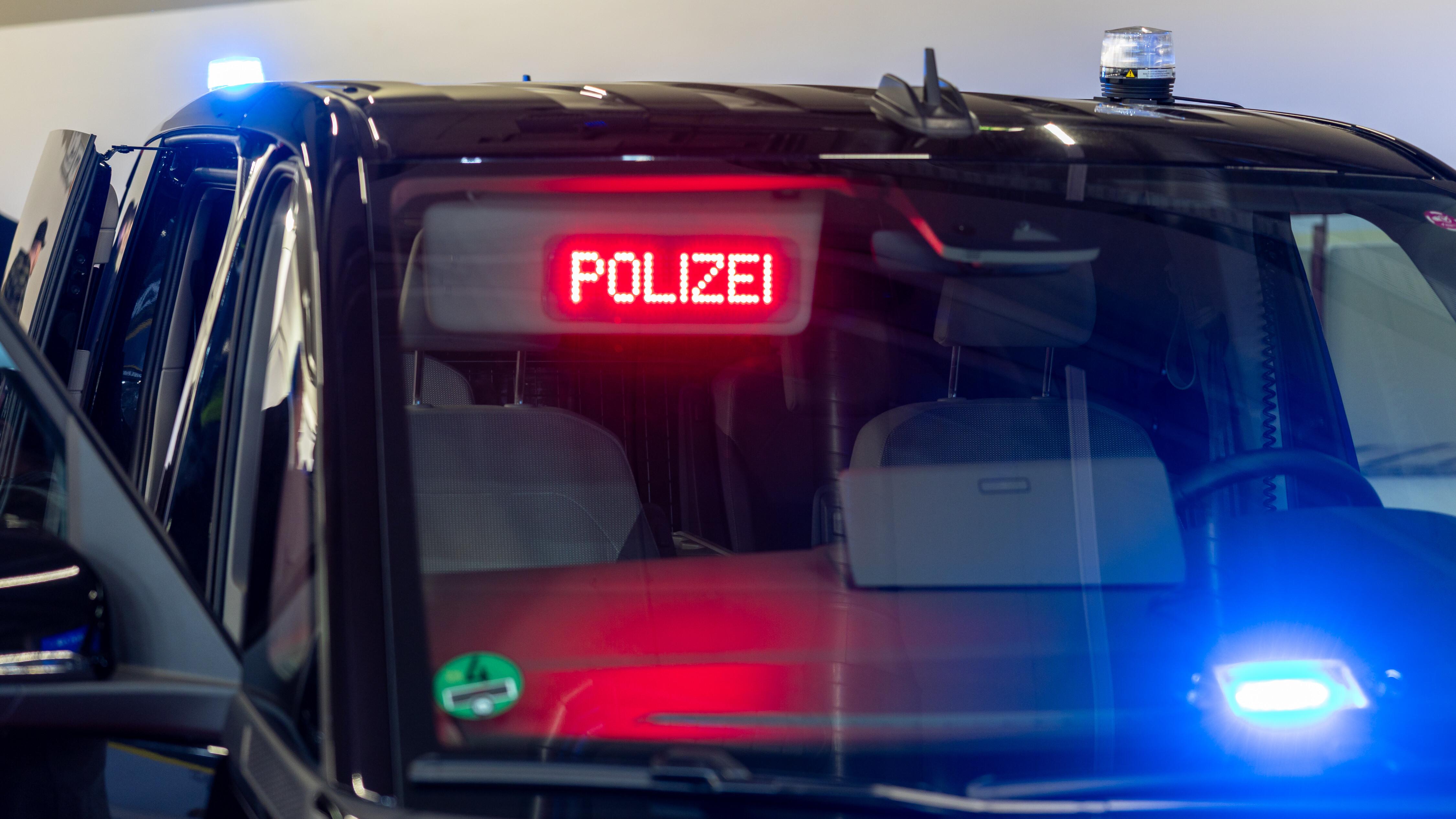 Wegen eines Fahrzeugbrandes hat die Polizei in Uffenheim ermittelt - und das vermeintliche Opfer als Täter ausgemacht