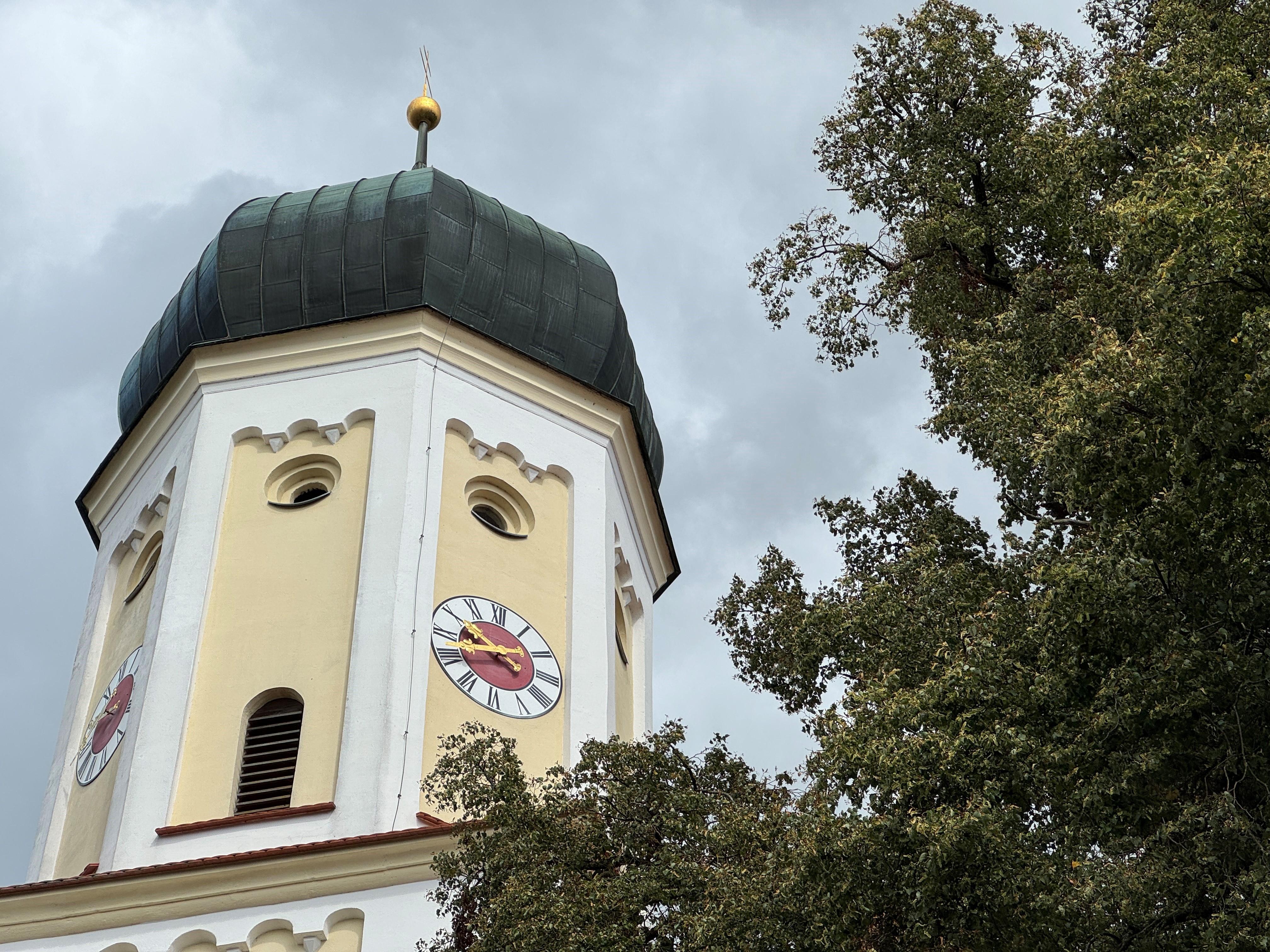 Seit Monaten streiten sich Kirche und Gemeinde um die Rechnung für die Kirchturmuhr 