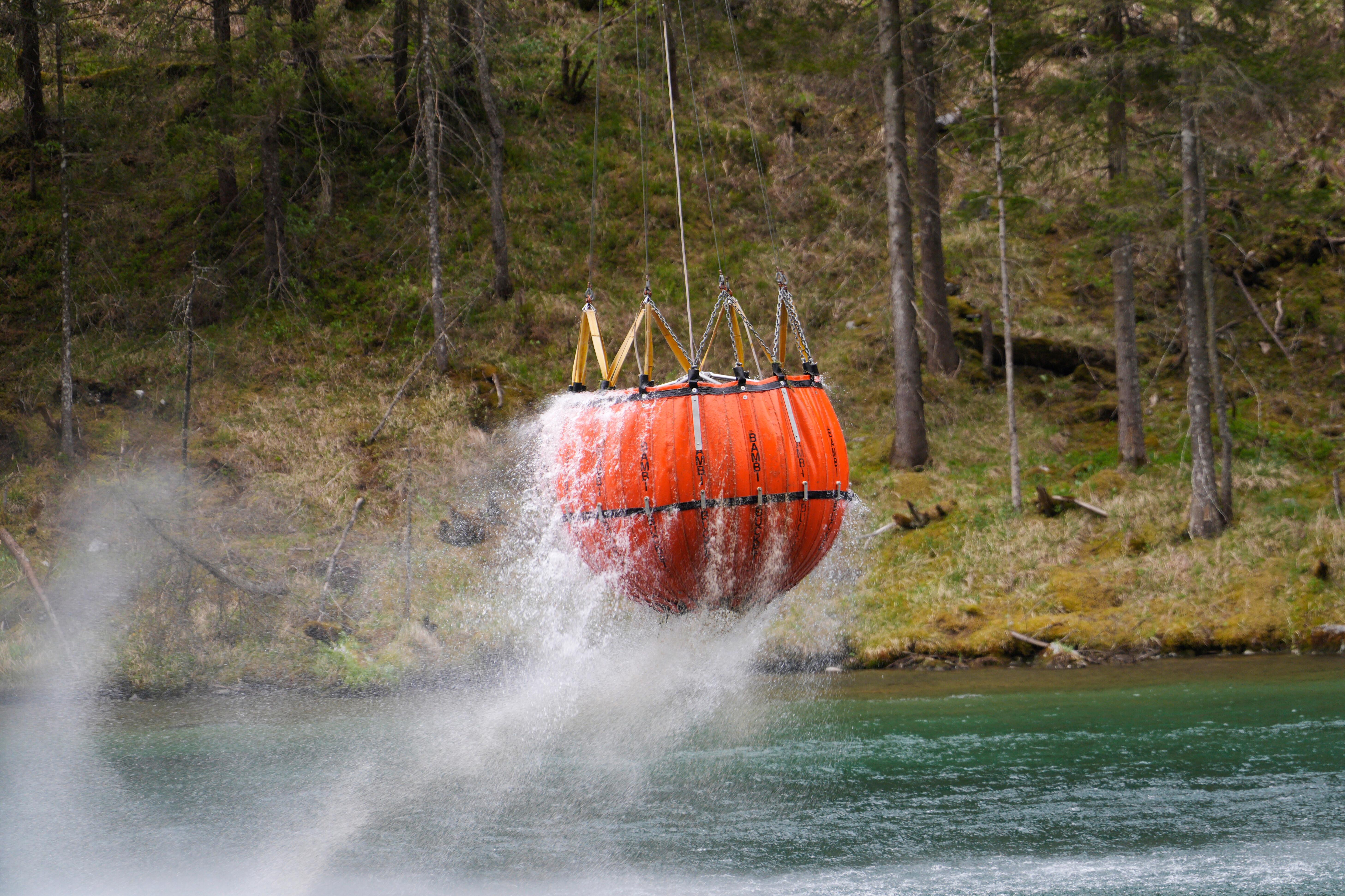 Can forest fires be extinguished with less water?
