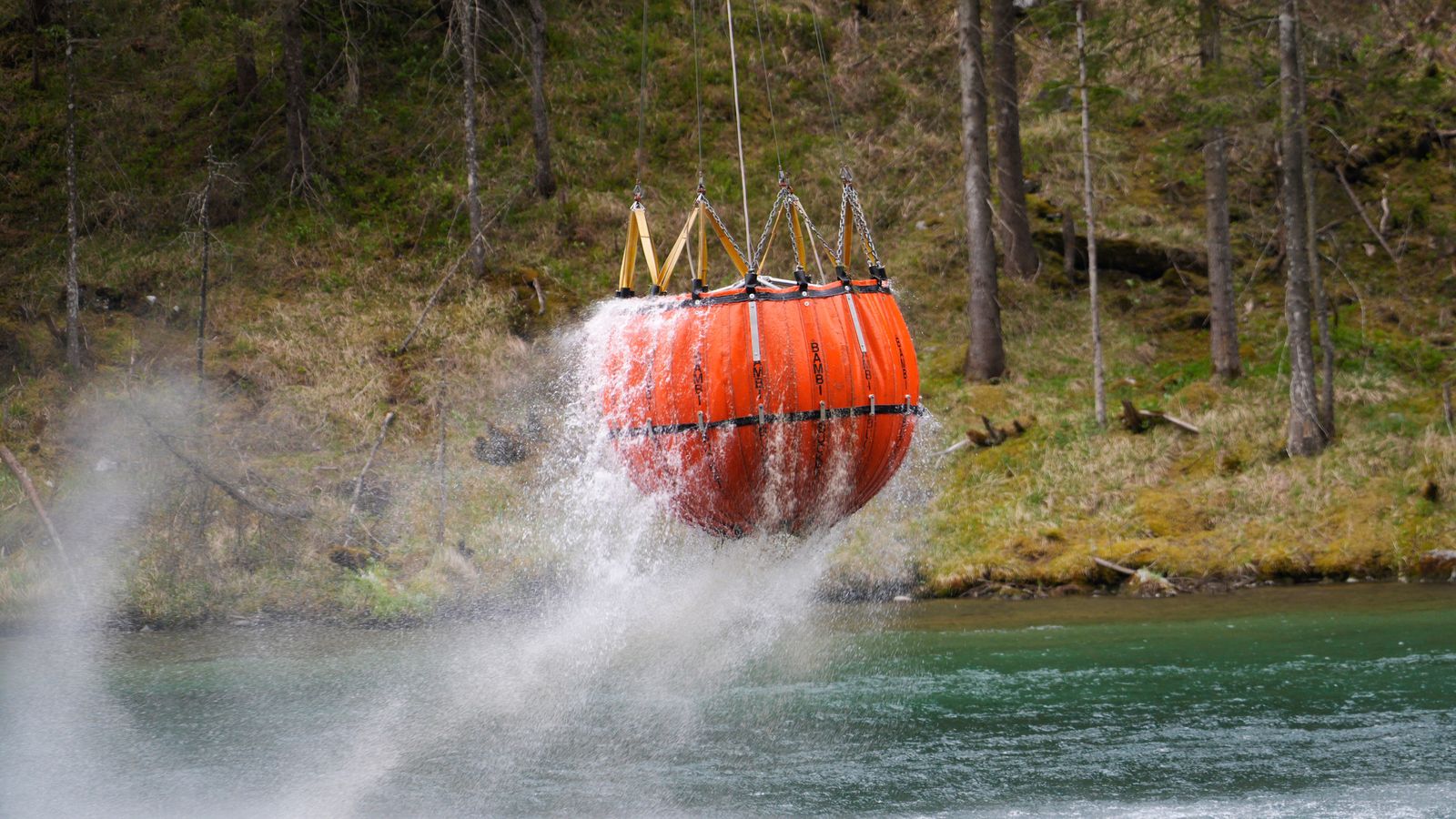 Can forest fires be extinguished with less water?
