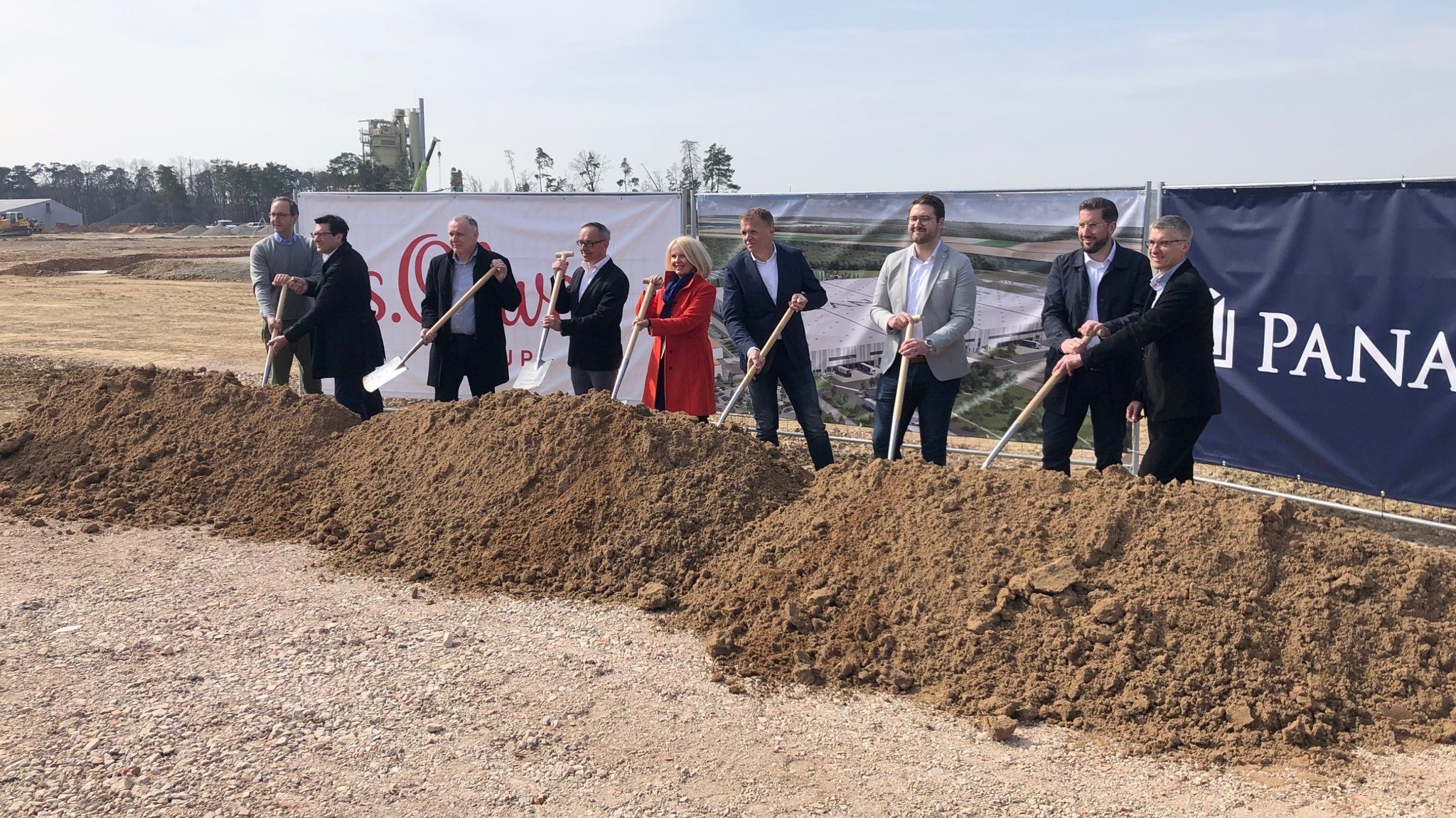 Offizieller Spatenstich für das geplante Logistikzentrum bei Dettelbach