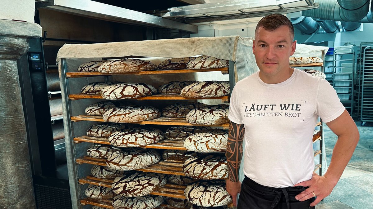 Bäckermeister Nico Scheller in seiner Backstube in Oberhaching
