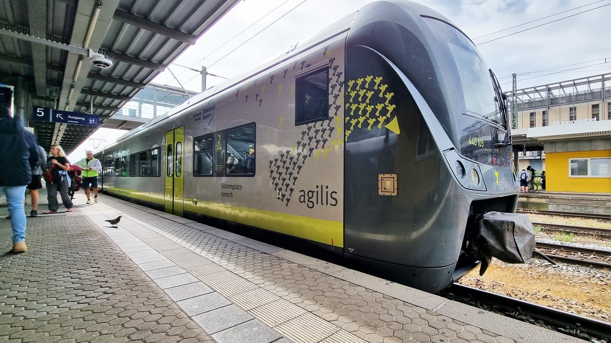 Ein Agilis-Zug im Hauptbahnhof Regensburg