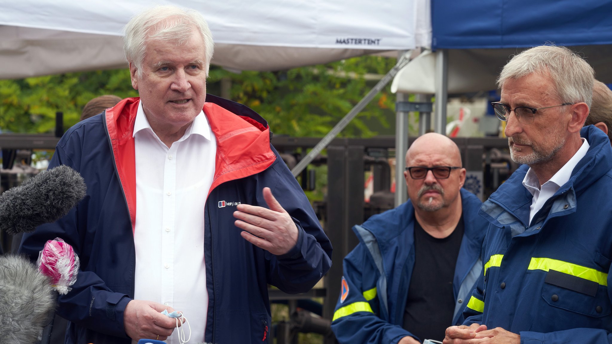 Innenminister Horst Seehofer (CSU, l.) und der Präsident des Bundesamtes für Bevölkerungsschutz und Katastrophenhilfe (BBK), Armin Schuster (r.).