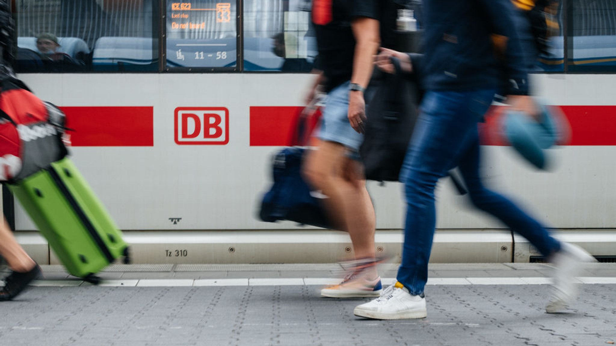 Tarifstreit mit Bahn: EVG plant Urabstimmung zu Streik 