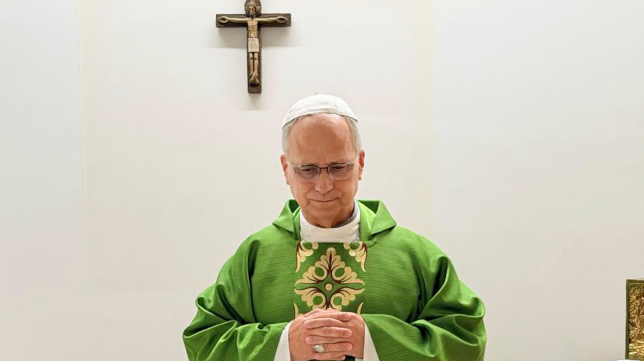 Papst Leo feiert eine Messe