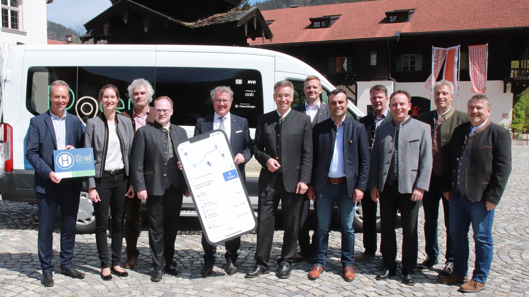 Sie sind gespannt auf die neue Form des öffentlichen Nahverkehrs, die Bürgermeisterinnen und Bürgermeister der beteiligten Gemeinden.