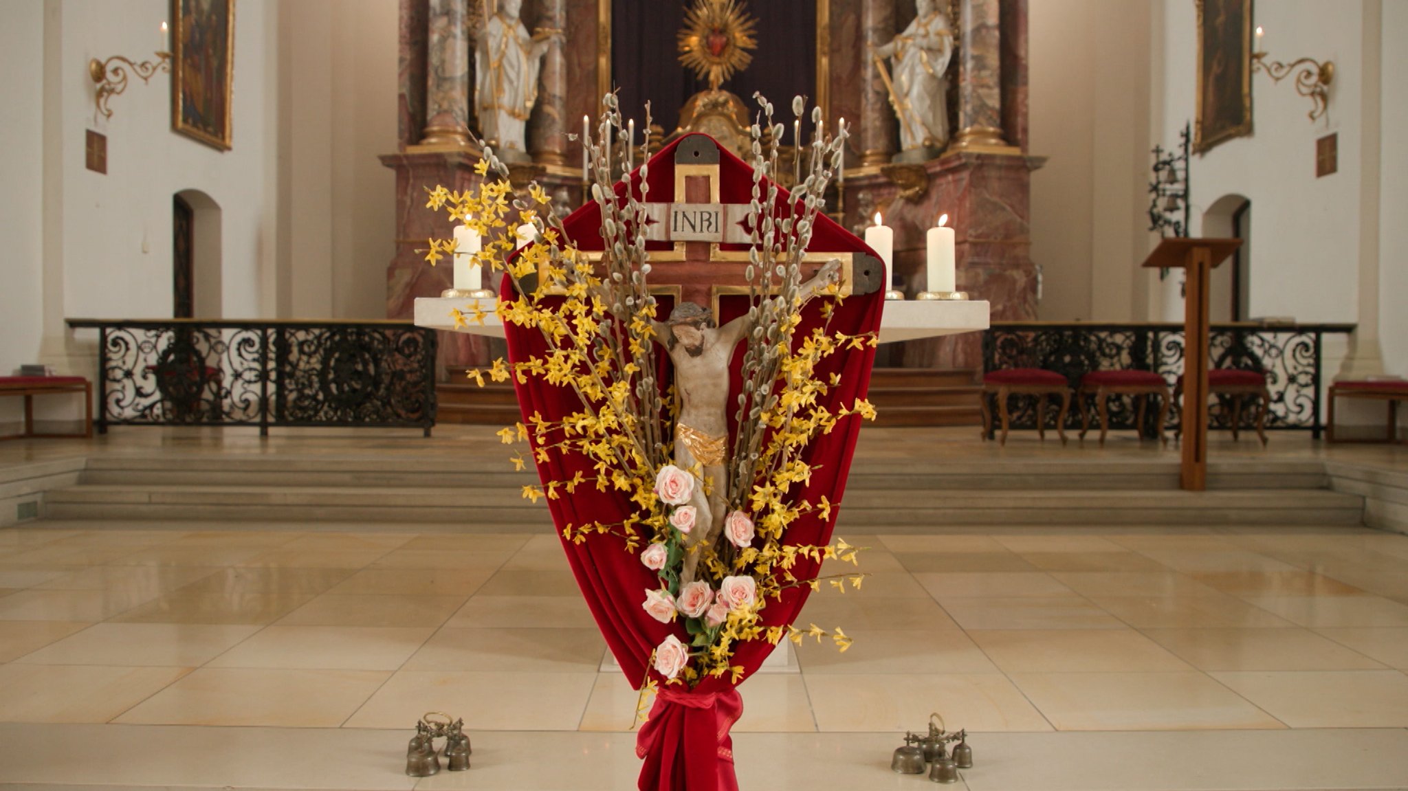 Weihe der Palmbuschen in einer Kirche