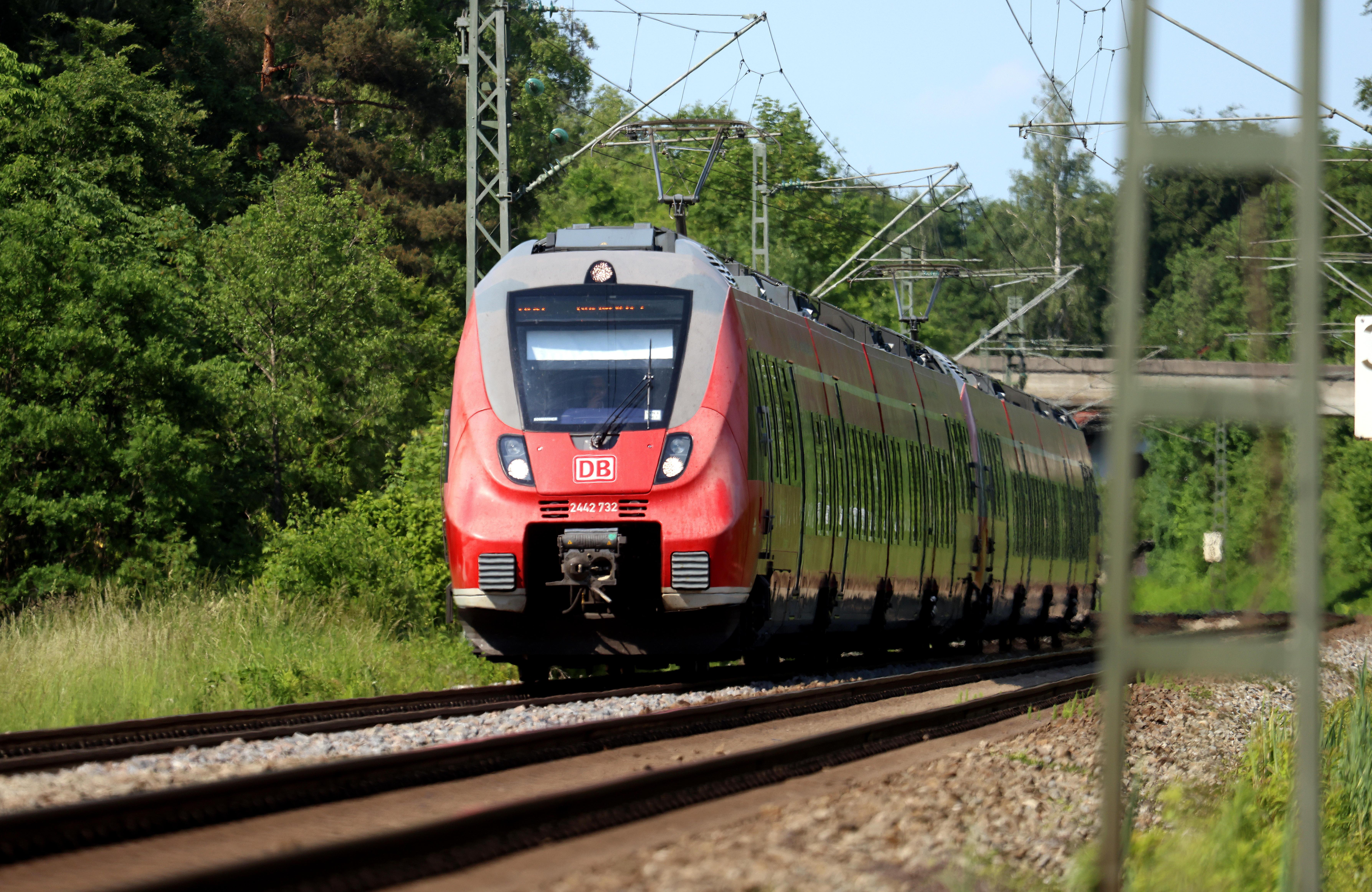 Werdenfelsbahn im Fahren auf der Strecke München - Tutzing