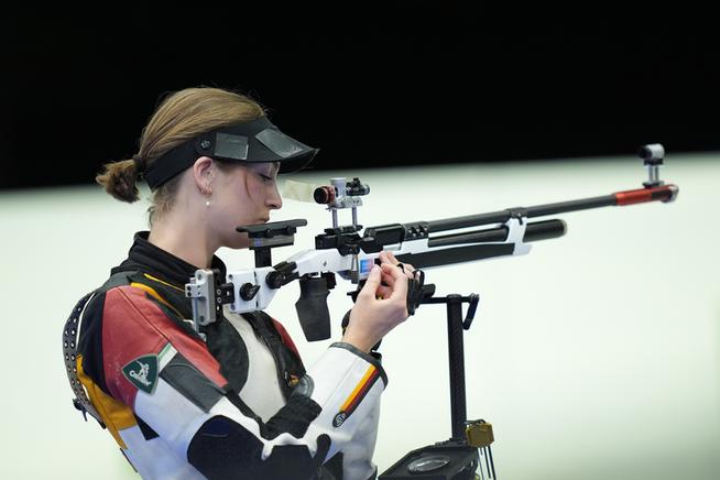 Anna Janßen mit dem Luftgewehr | Bild:picture alliance/dpa | Marcus Brandt