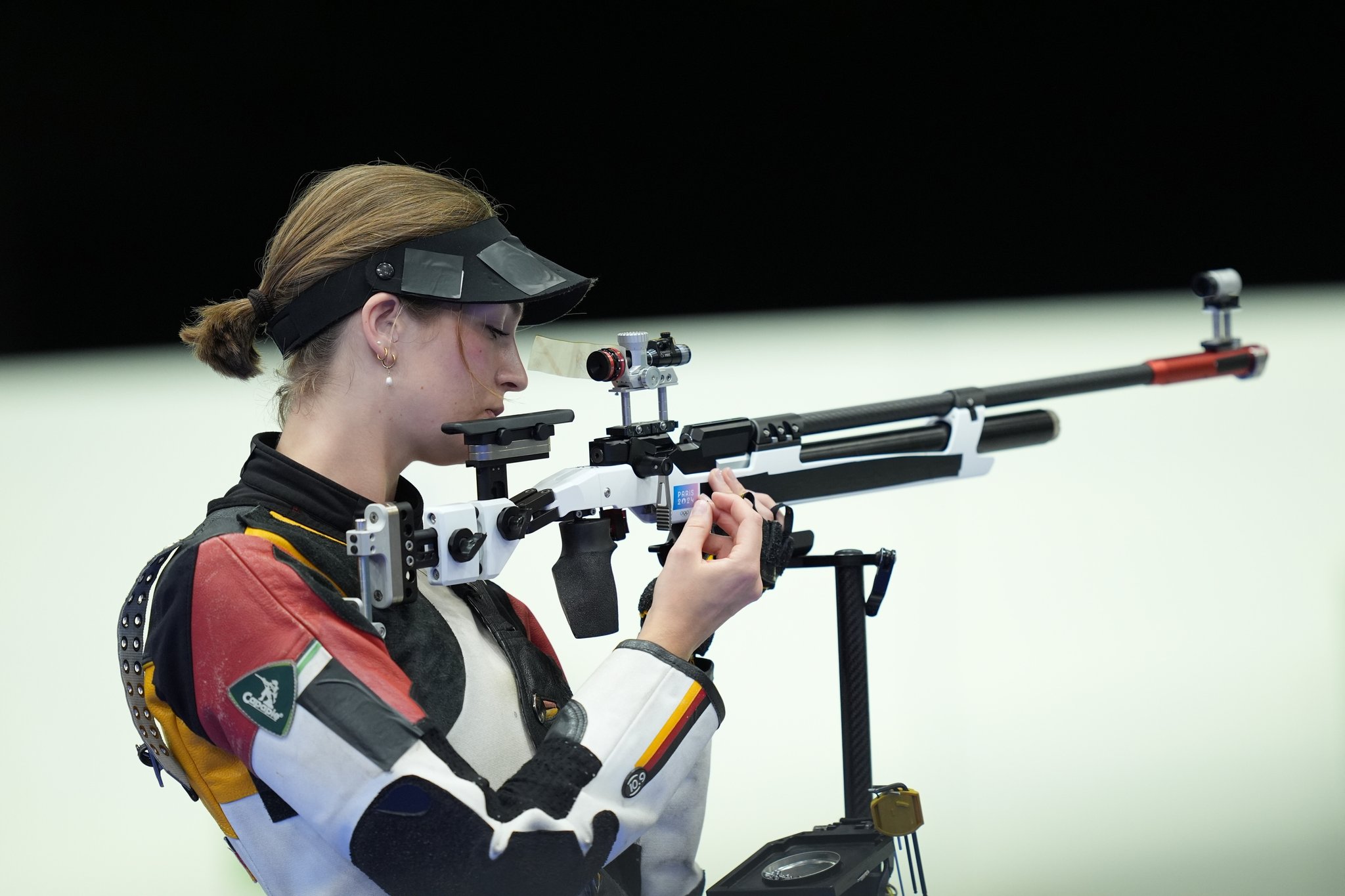 Anna Janßen mit dem Luftgewehr