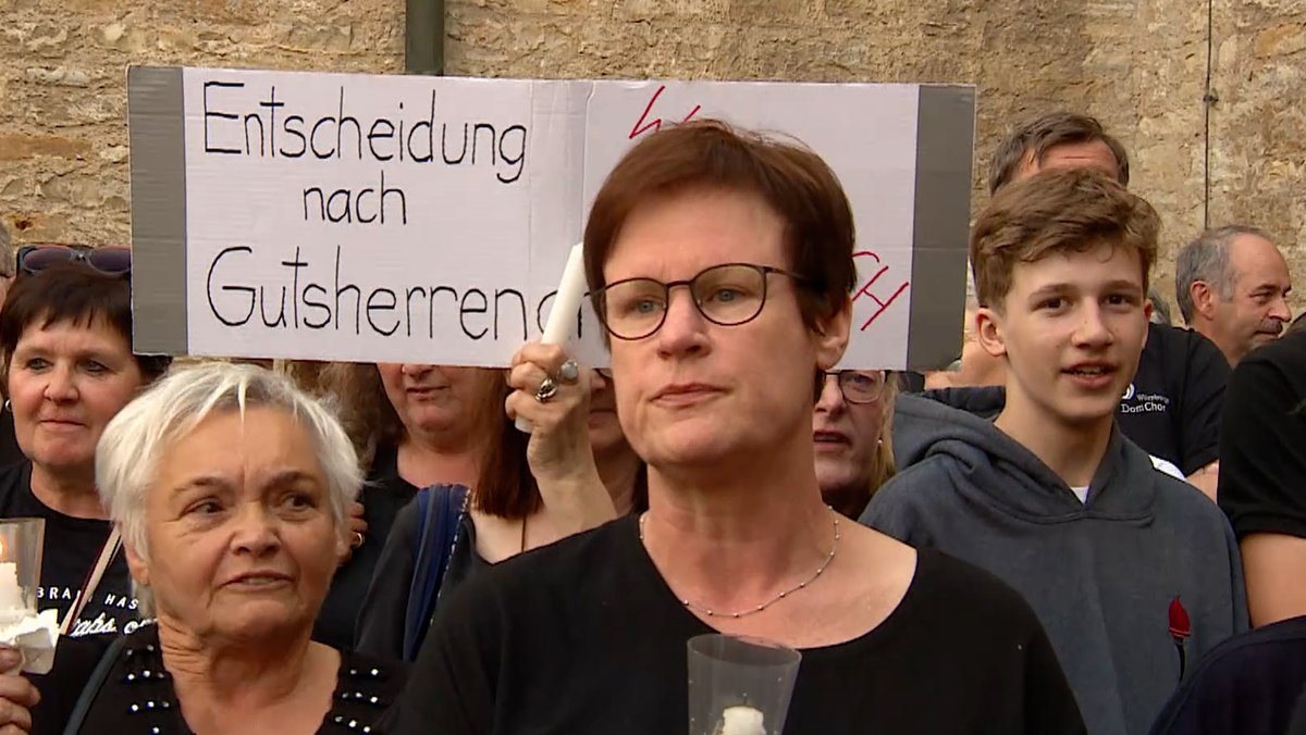 Protest in Würzburg: Gemeinden wollen ihre Pfarrer behalten