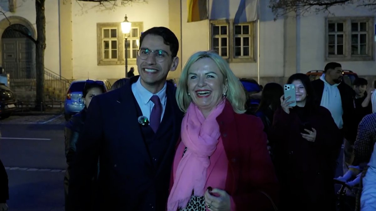 Auf dem Bild ist ein Politiker zu sehen.