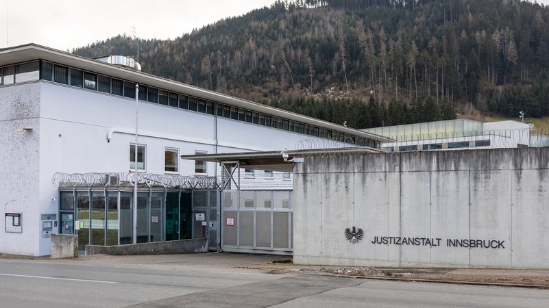 (Symbolbild) Der Gründer der insolventen Immobiliengruppe Signa, René Benko, ist in Innsbruck festgenommen worden. | Bild: picture alliance / EXPA / APA / picturedesk.com | EXPA (Symbolbild) Der Gründer der insolventen Immobiliengruppe Signa, René Benko, ist in Innsbruck festgenommen worden.