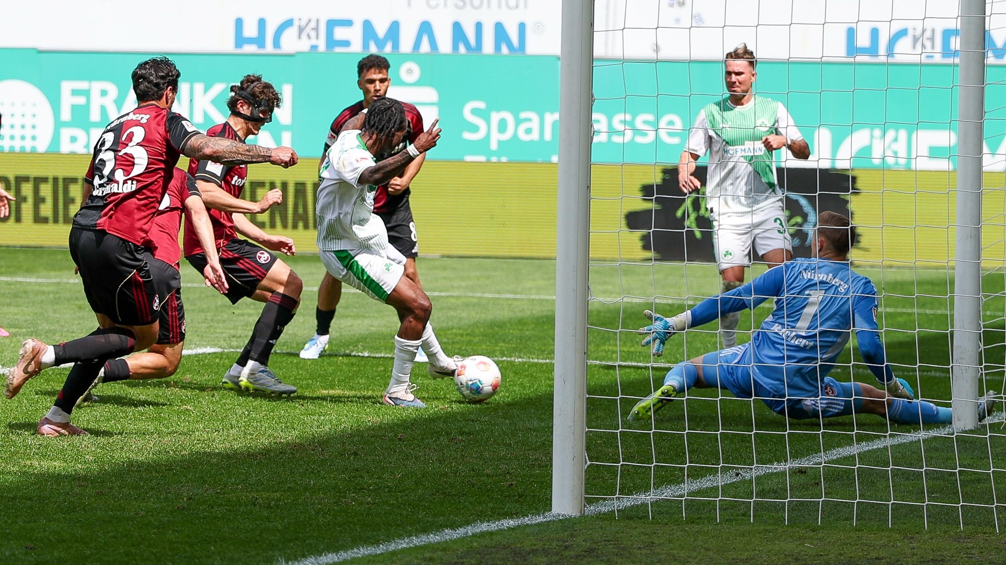 Spielszene aus dem 276. Frankenderby