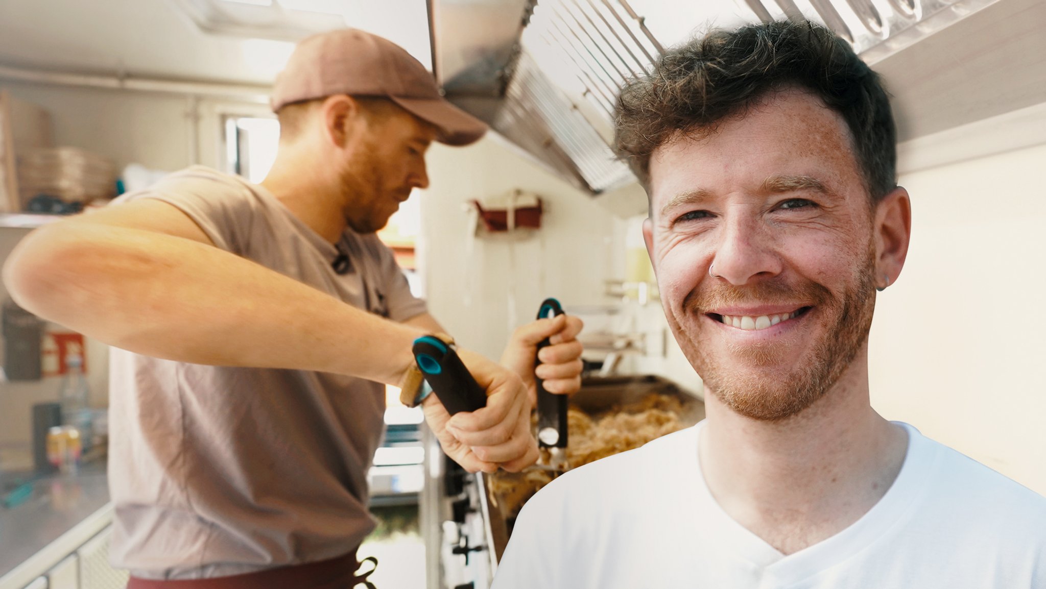 (Bildmontage) Ein Portrait des Foodtruckbetreibers Josh, im Hintergrund ein Blick auf die Küche im Foodtruck. | Bild: Bayerischer Rundfunk 2025 (Bildmontage) Ein Portrait des Foodtruckbetreibers Josh, im Hintergrund ein Blick auf die Küche im Foodtruck.