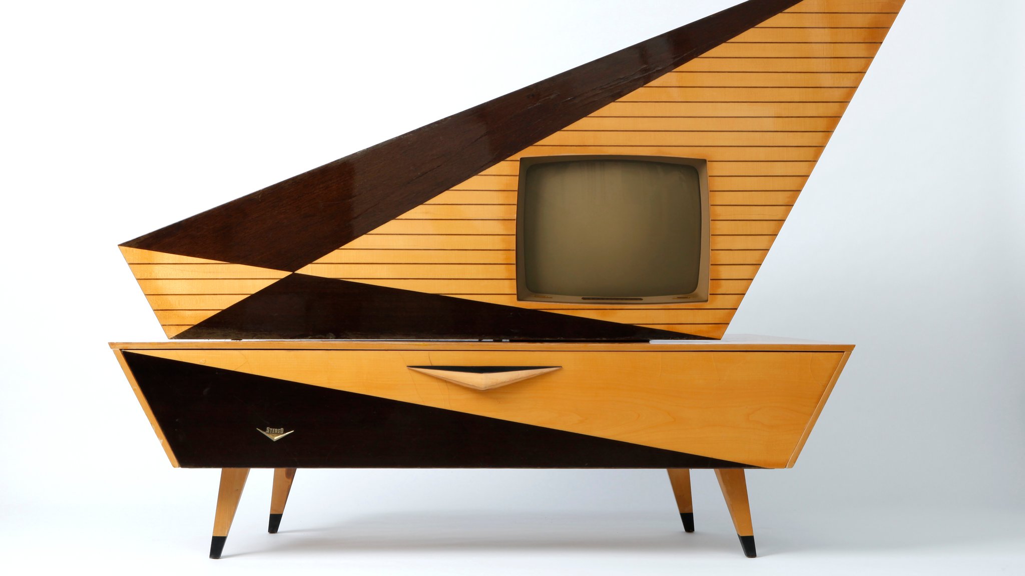 Fernsehschrank mit dreieckigem Design