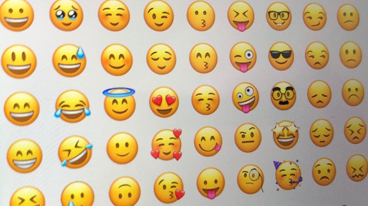 Emojis auf Smartphone (Symbolbild)