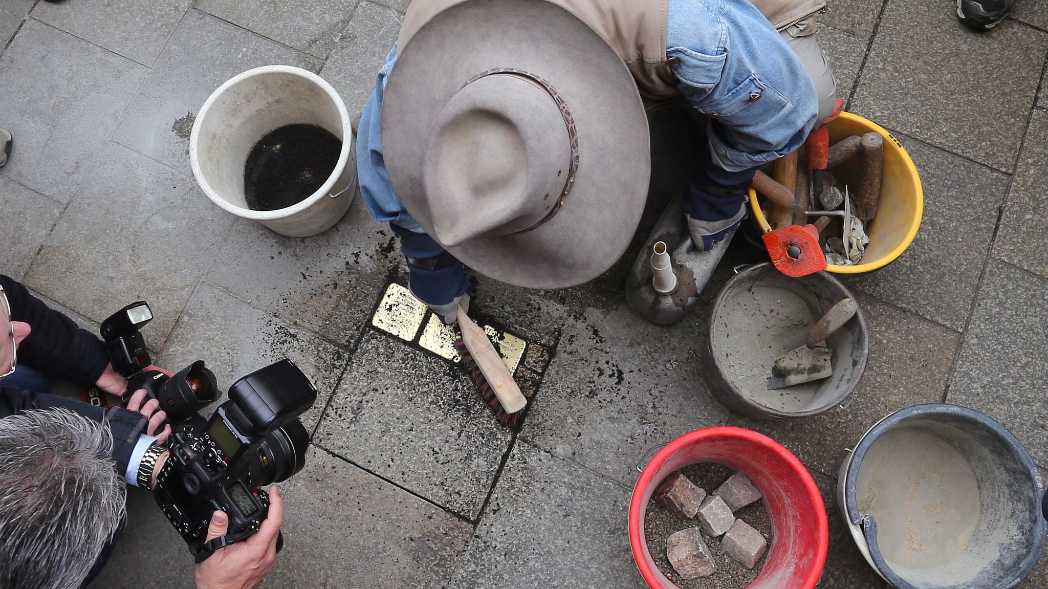 Gedenken an Nazi-Opfer: Augsburg bekommt neue Stolpersteine