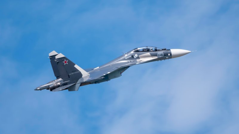 Archiv: Russisches SU-30-Kampfflugzeug. | Bild: picture alliance / Zoonar | Alexander Strela Archiv: Russisches SU-30-Kampfflugzeug.