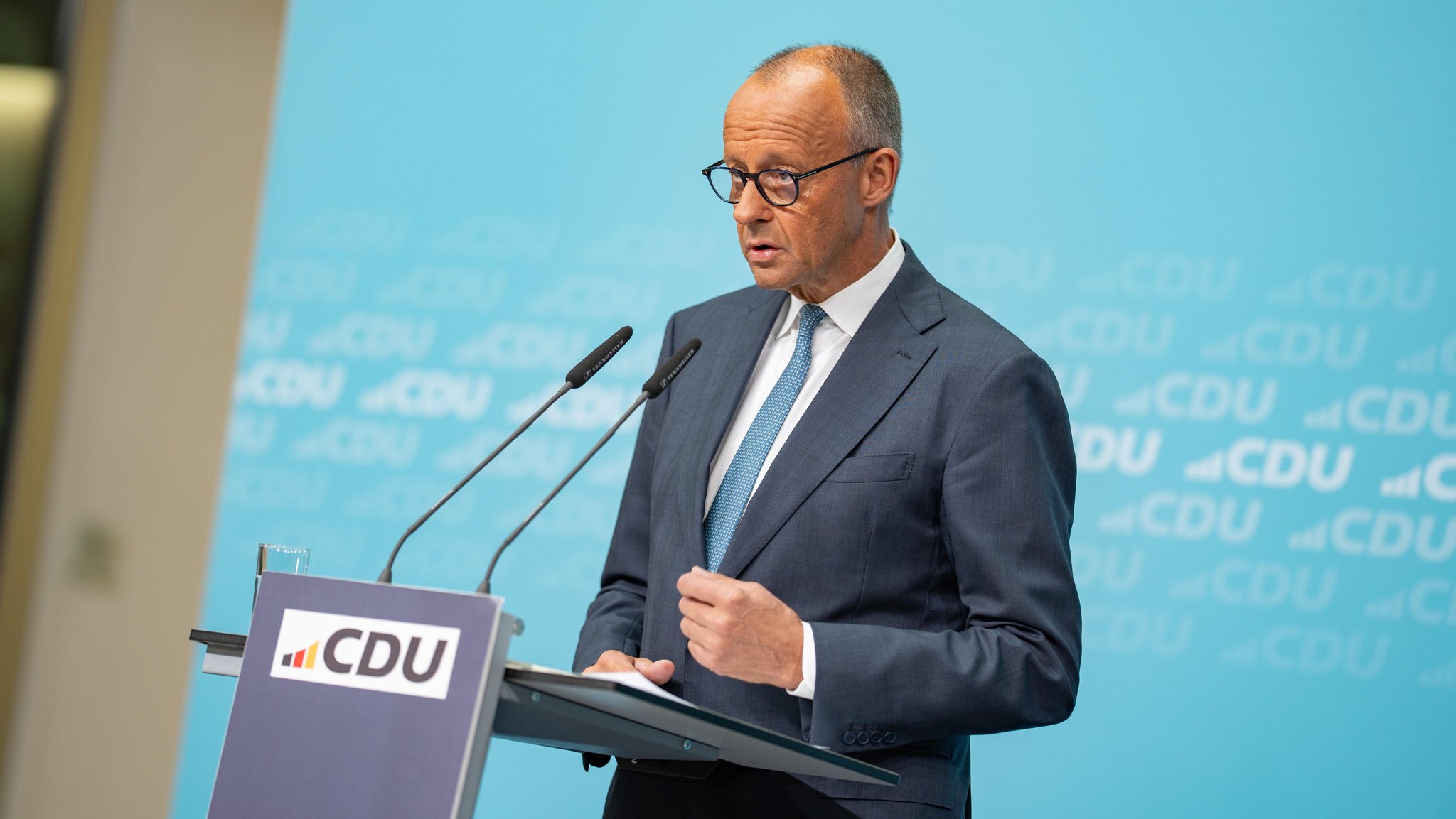 Merz schockiert über AfD-Erfolg – Versprechen an Bundesbürger