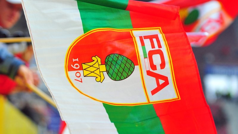 FC Augsburg-Fahne | Bild: picture-alliance/dpa FC Augsburg-Fahne
