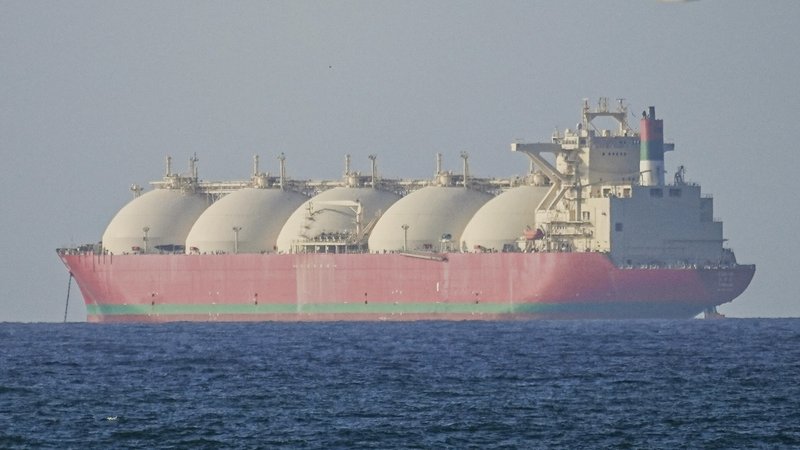 Tanker in der Straße von Hormus (08.04.2026) | Bild: picture alliance / Anadolu | Shady Alassar Tanker in der Straße von Hormus (08.04.2026)