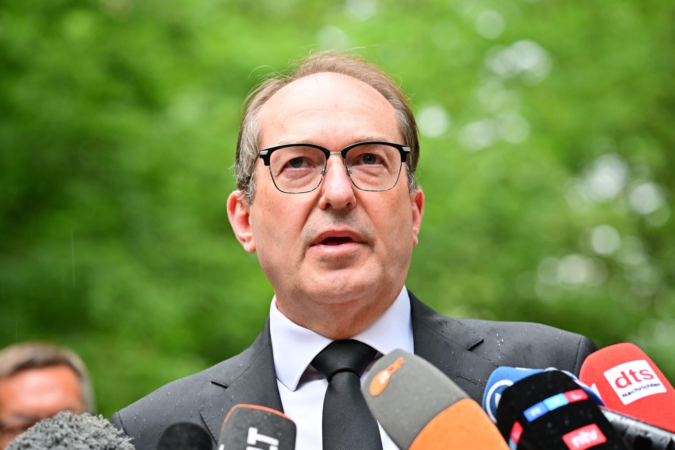 Dobrindt plant Maßnahmenpaket gegen Gefährder