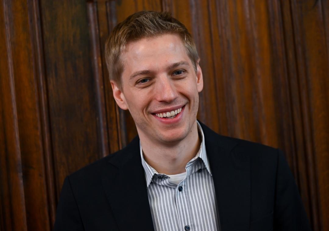 Münchens neuer Oberbürgermeister ab 1. Mai heißt Dominik Krause von den Grünen. Er löst Dieter Reiter (SPD) nach zwölf Jahren Amt ab. 