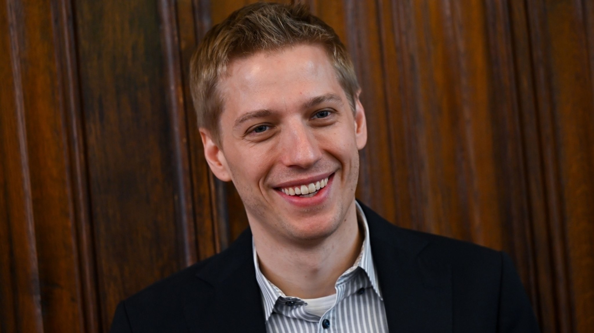Münchens neuer Oberbürgermeister ab 1. Mai heißt Dominik Krause von den Grünen. Er löst Dieter Reiter (SPD) nach zwölf Jahren Amt ab. 